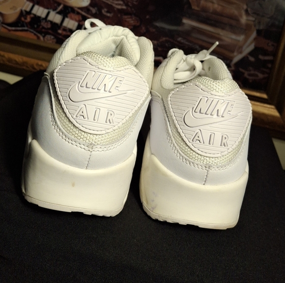 Nike White AIR MAX 90 Essential, Triple White Size 11 (CN8490-100)PRE-OWNED - Picture 6 of 7